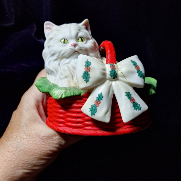 Christmas Kitten music box - Picture 3 of 10